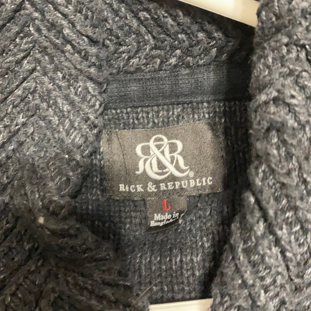 Sweaters - Picture 3 of 4